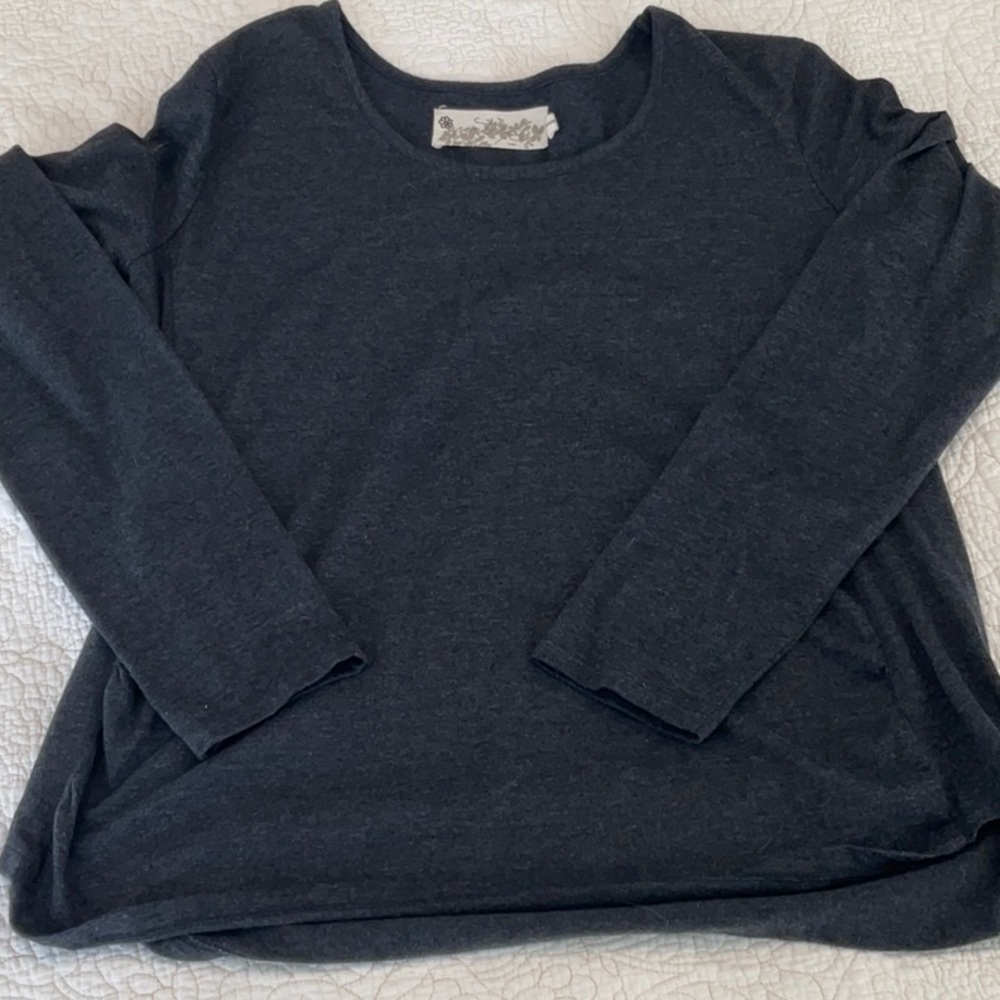 Gray Cotton/poly shirt